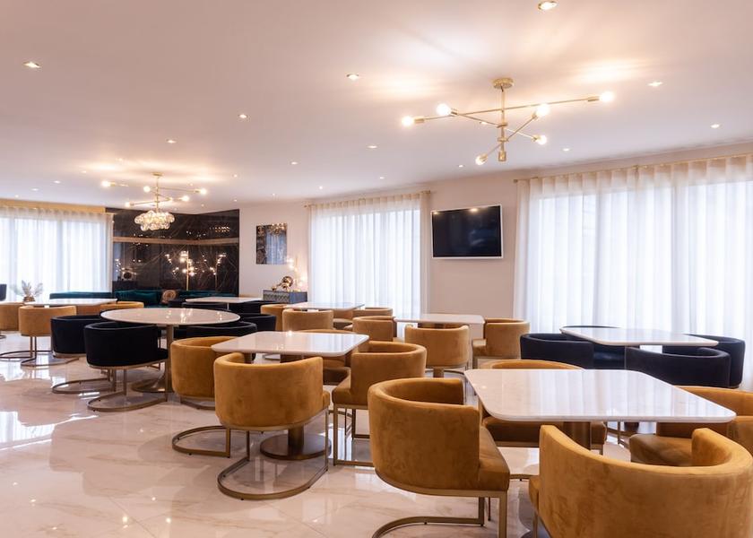 Brittany Chantepie Lobby sitting area