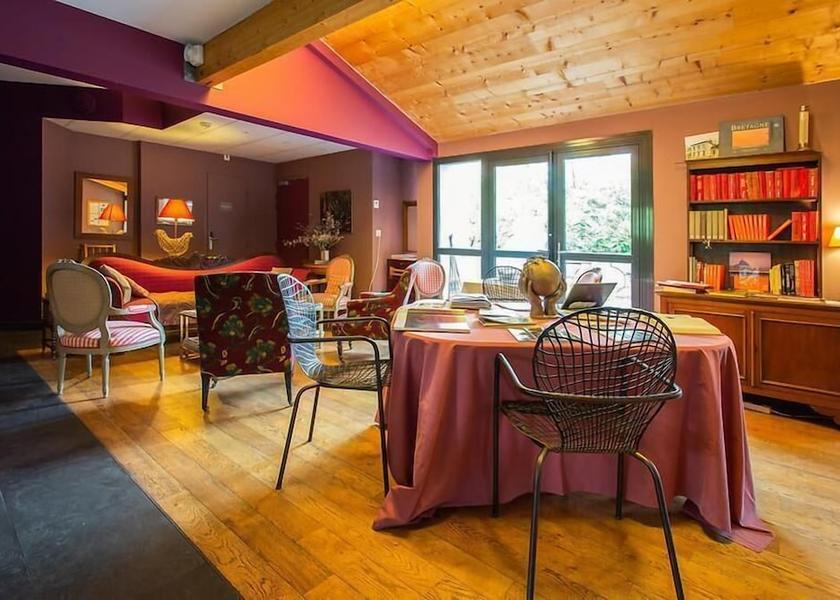 Brittany Rennes Lobby