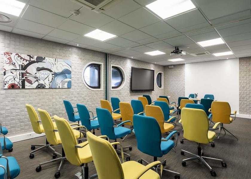 Île-de-France Paris Meeting facility
