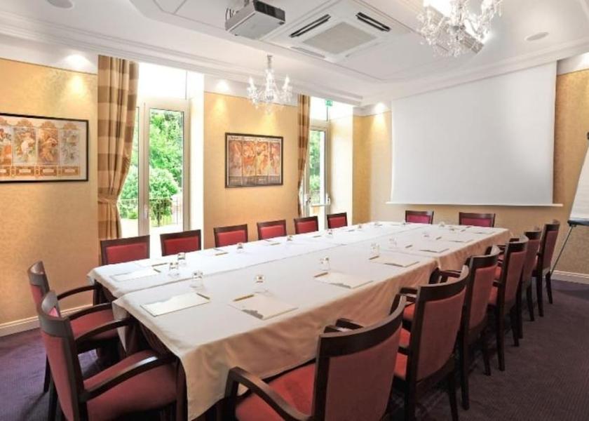 Auvergne-Rhône-Alpes Royat Meeting facility