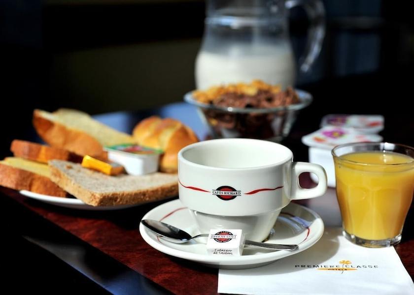 Auvergne-Rhône-Alpes Avermes Breakfast buffet