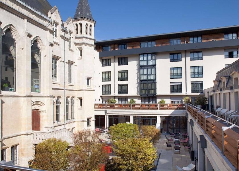 Grand Est Reims Exterior Detail