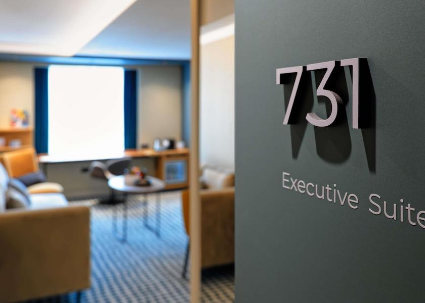  Luxembourg City Room