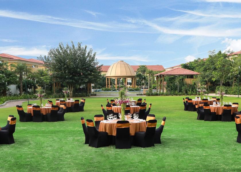 Central Lawn - Wedding Reception