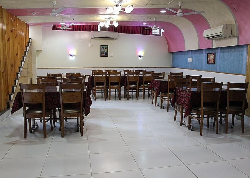 Delhi Delhi Breakfast area