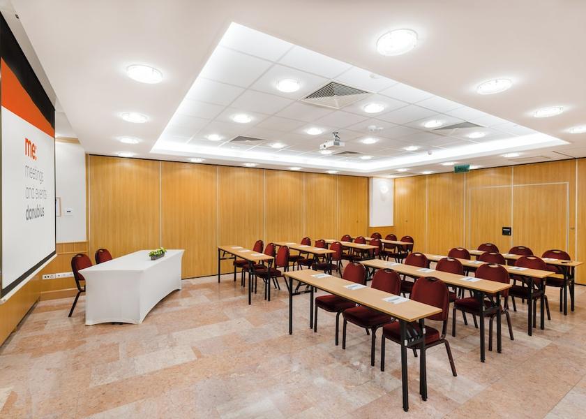  Budapest Meeting Room