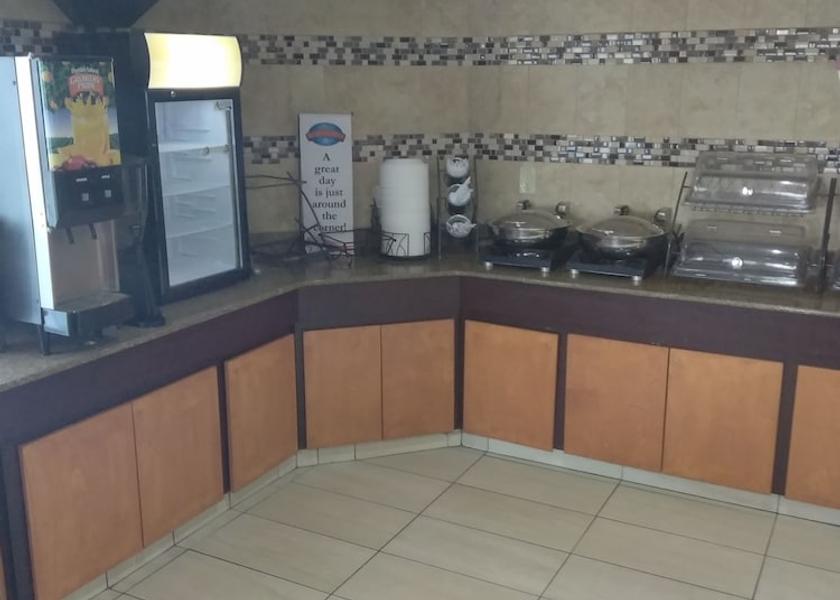 Michigan Madison Heights Breakfast Area