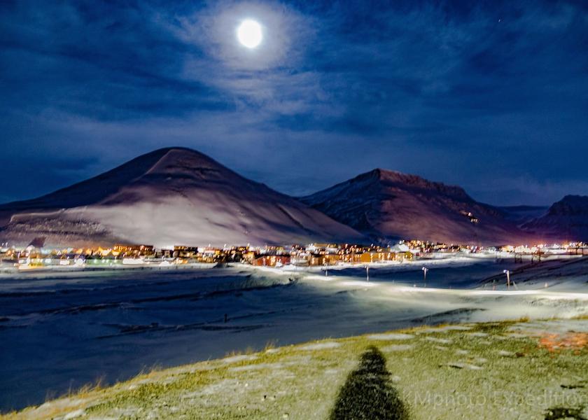  Longyearbyen Mountain view
