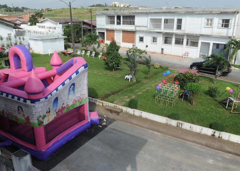 Abidjan Abidjan Children's play area - outdoor