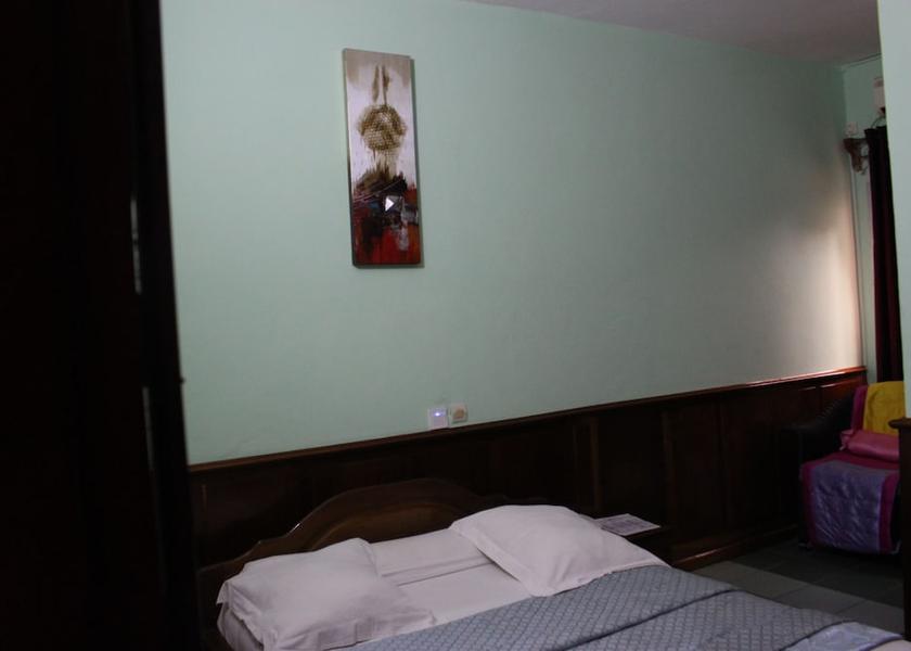  Douala Room