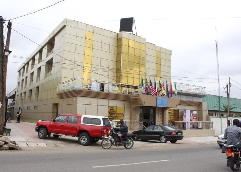  Douala Outdoor Wedding Area