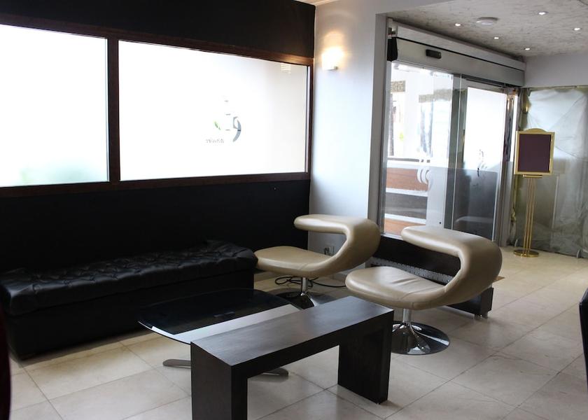  Douala Lobby