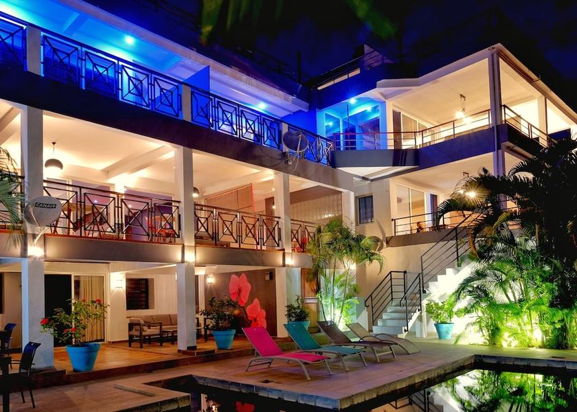  Nosy Be Front of property - evening/night