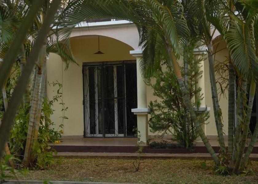 Diana Antsiranana Exterior