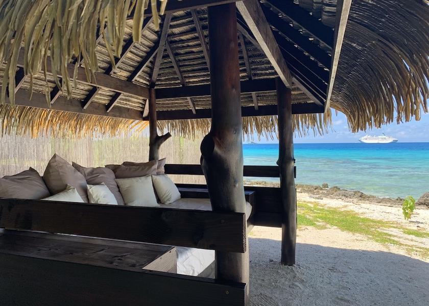  Rangiroa Exterior Detail