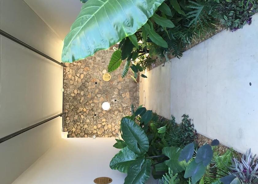  Saint-Paul Exterior Detail