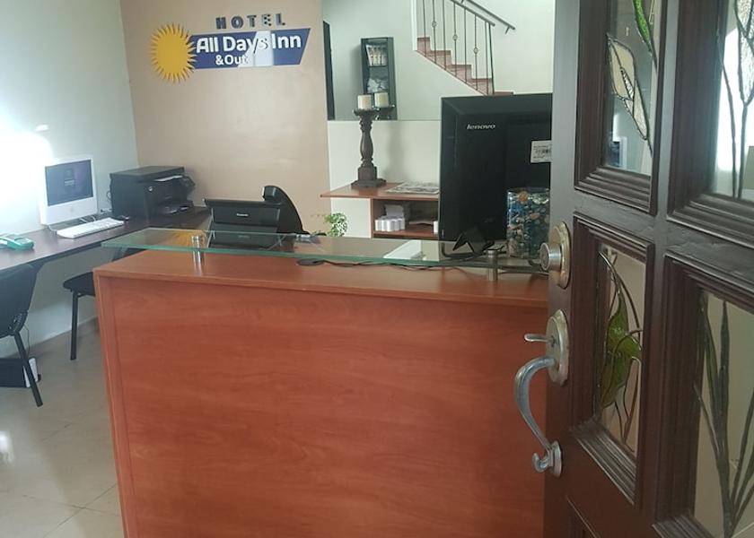  Antiguo Cuscatlán Reception