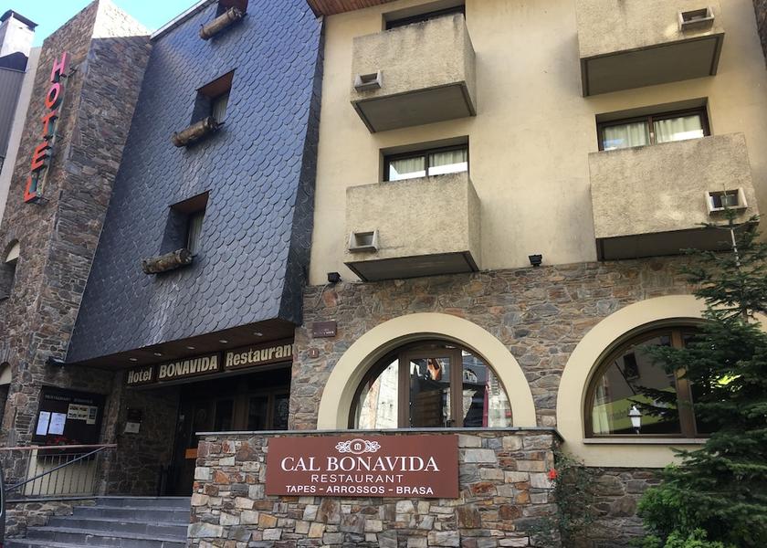 Canillo Canillo Front of property