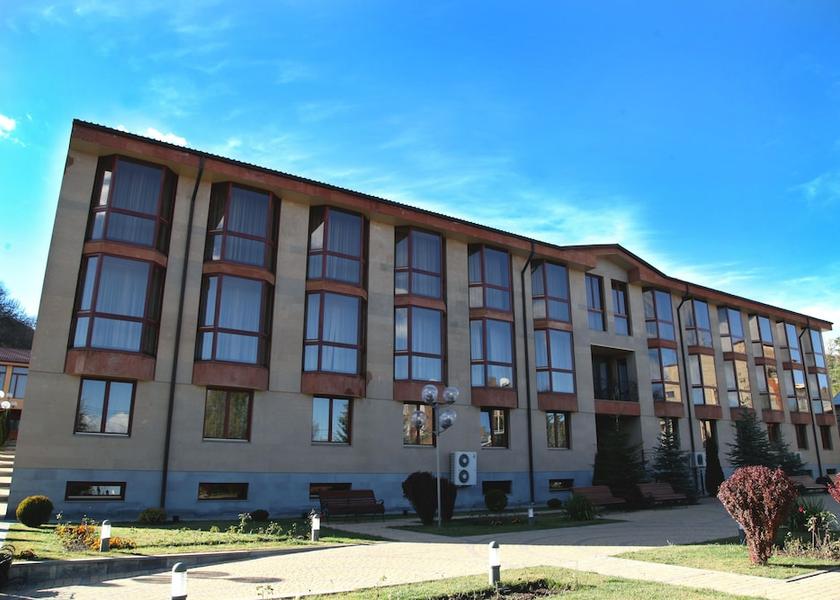  Tsaghkadzor Facade