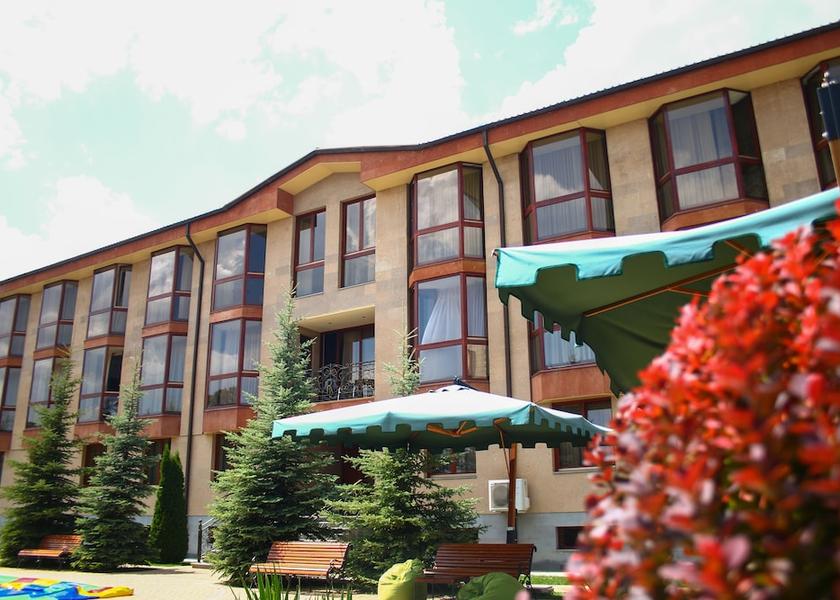  Tsaghkadzor Facade