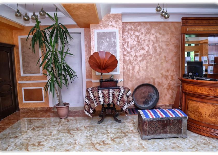  Goris Interior Entrance