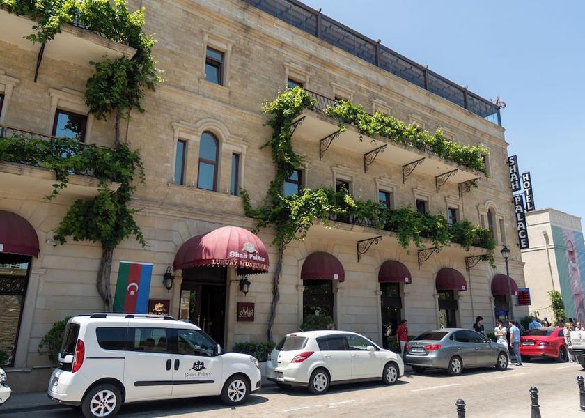  Baku Front of property