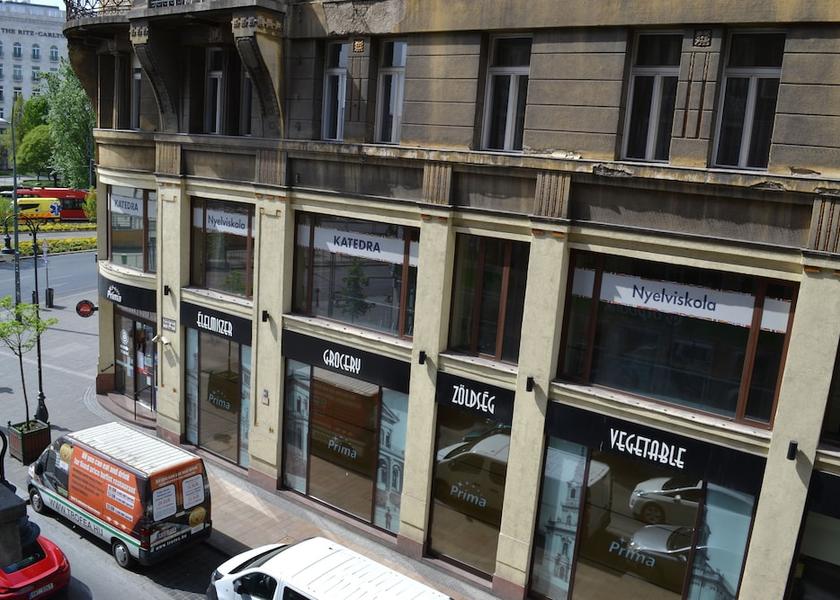  Budapest Street View