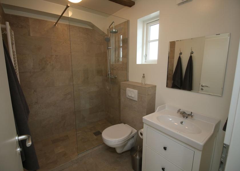 Northeastern Region Akureyri Bathroom