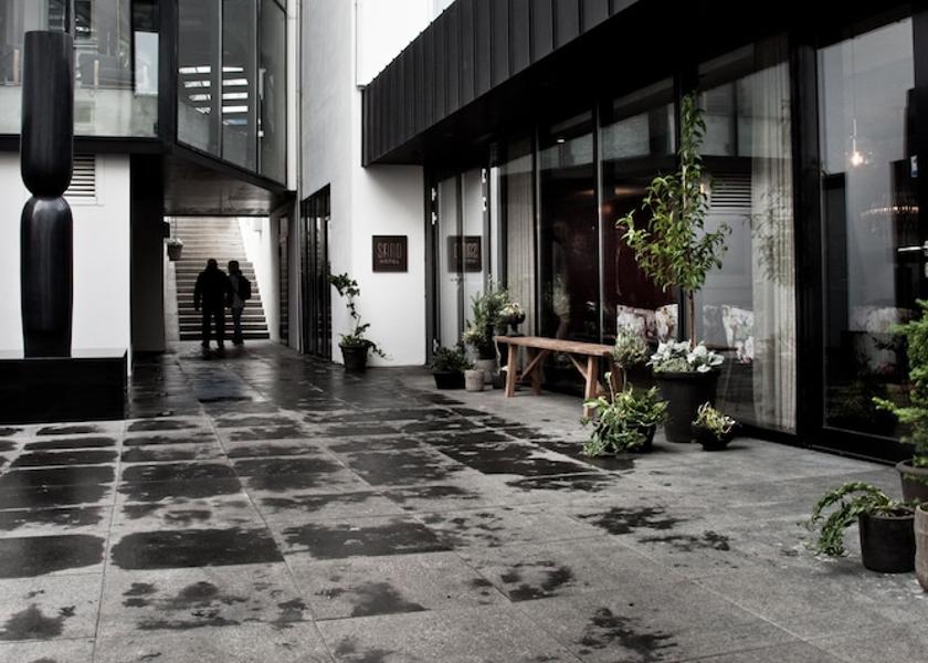 Southern Peninsula Reykjavik Entrance