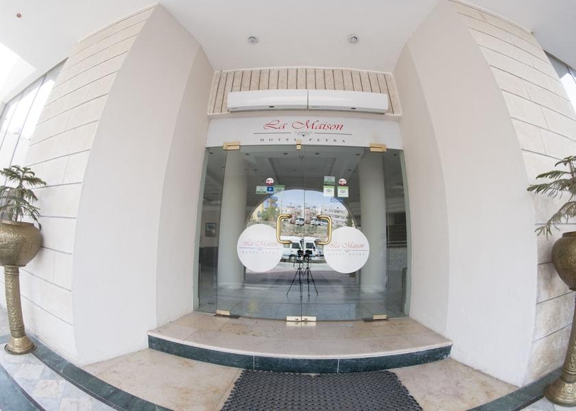 Ma'an Governorate Wadi Musa Property entrance