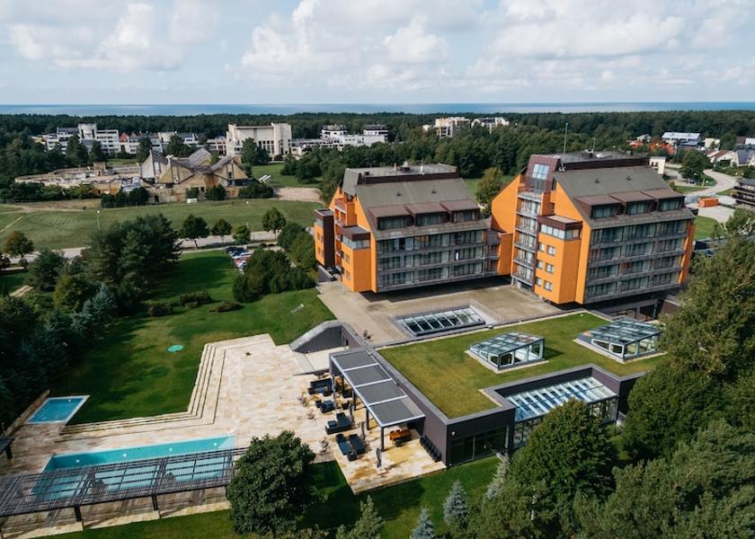  Palanga Exterior Detail