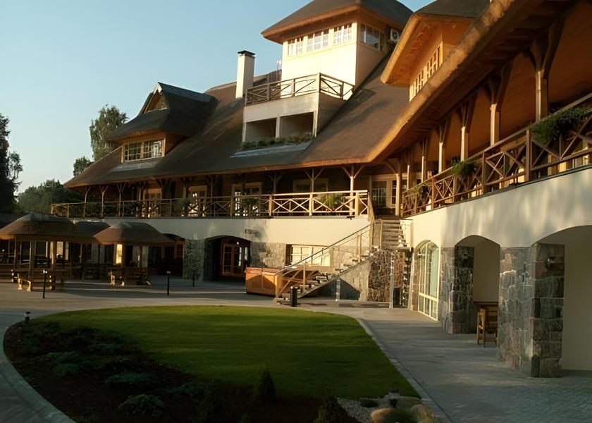  Lilaste exterior view