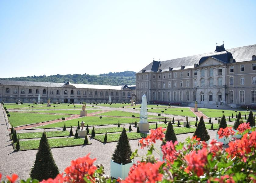 Grand Est Pont-a-Mousson Garden