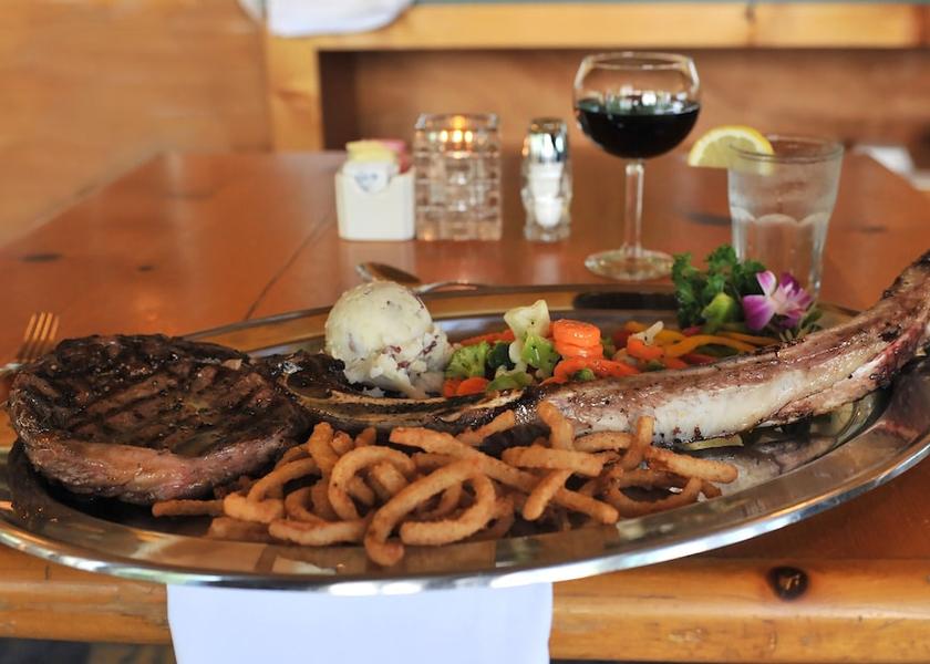 Wisconsin Hayward Breakfast Area