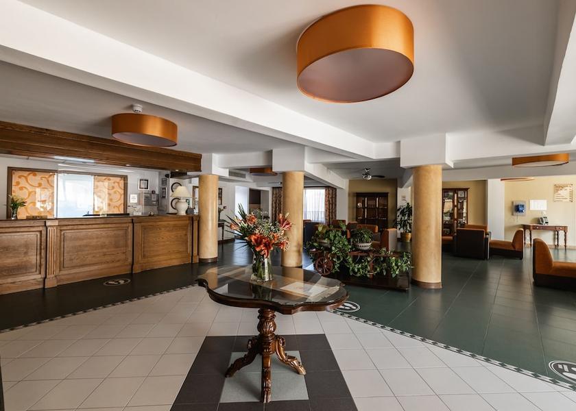  St. Paul's Bay Lobby