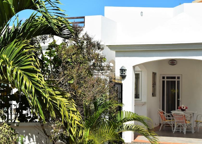  Pointe Aux Piments Terrace/patio