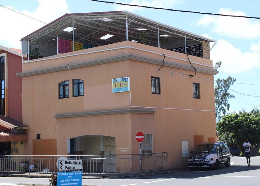  Trou d'Eau Douce Exterior Detail