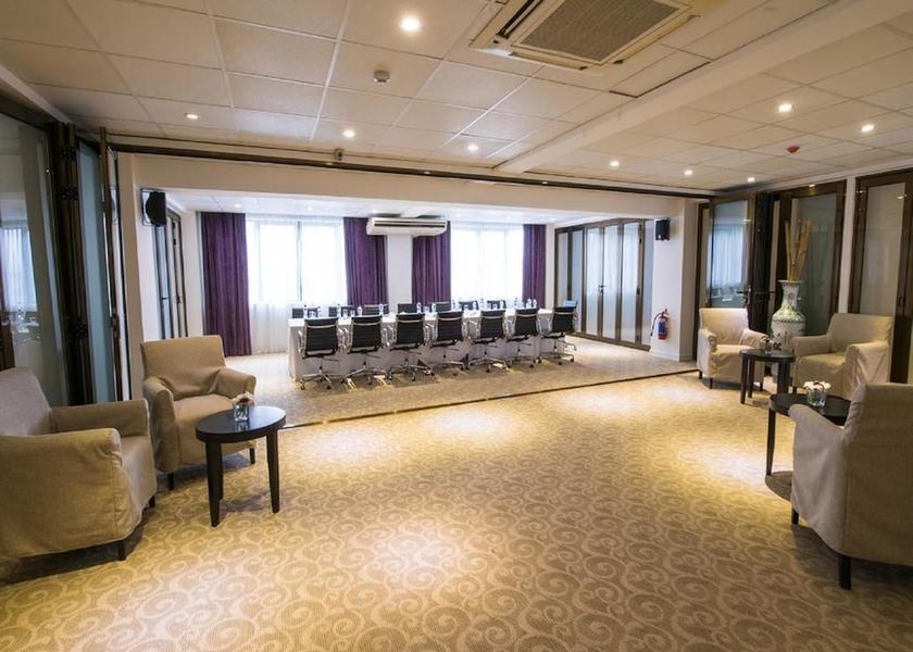  Quatre Bornes Meeting Room