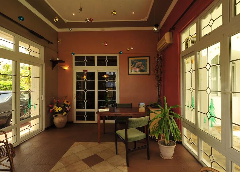  Flic-en-Flac Reception