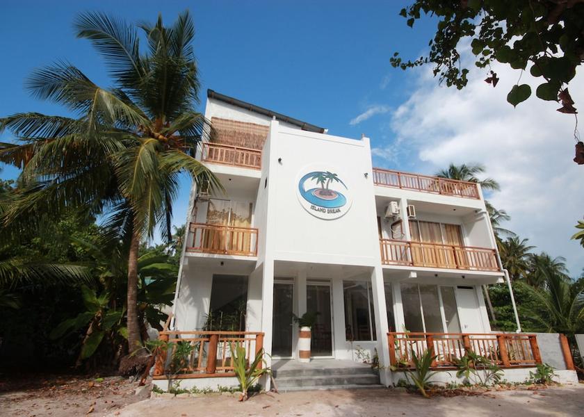 Vaavu Atoll Fulidhoo Front of property