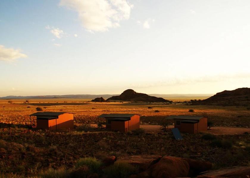  Solitaire Exterior Detail