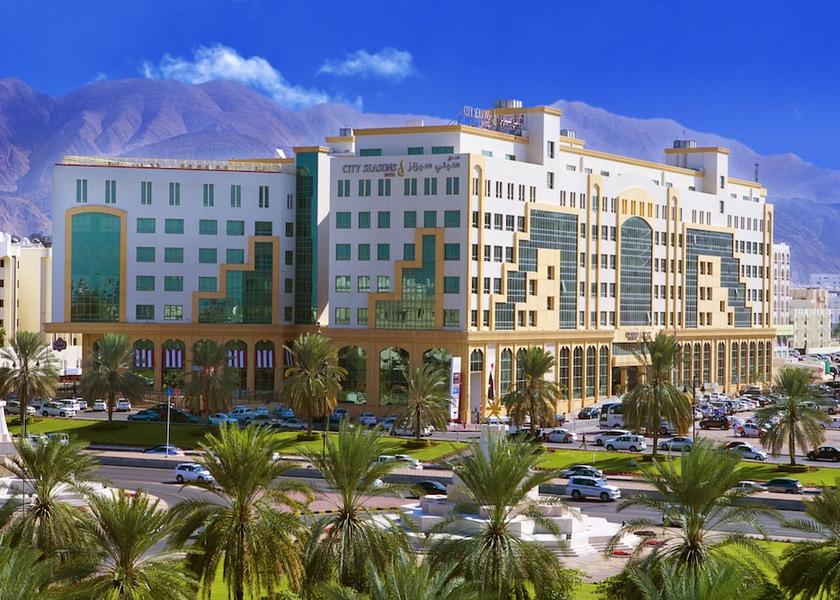  Muscat Exterior Detail