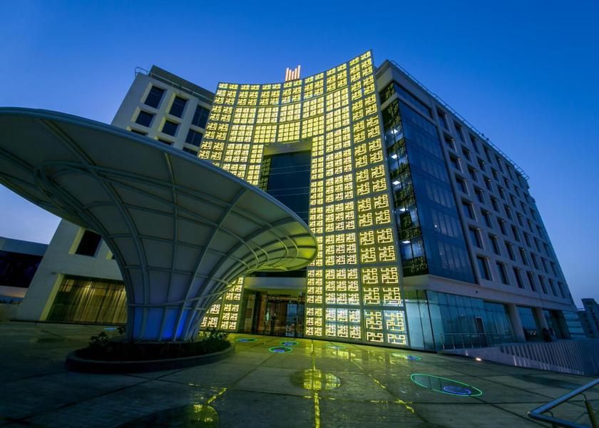  Muscat exterior view