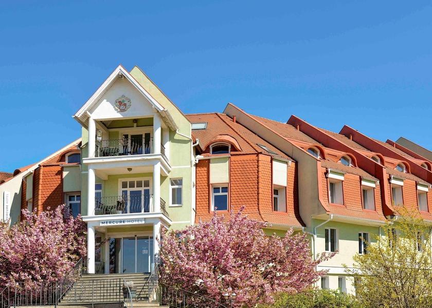  Medias Exterior Detail