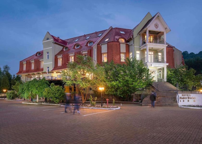  Medias Exterior Detail