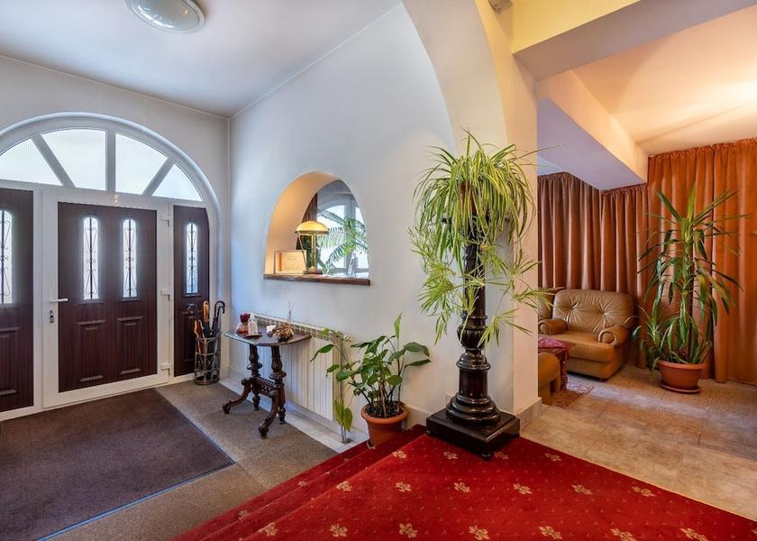  Cluj-Napoca Interior Entrance