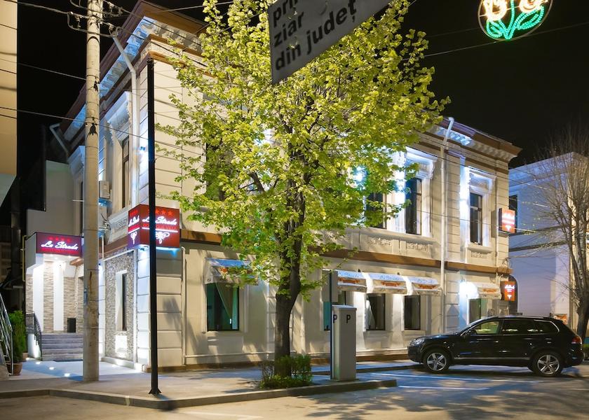  Pitesti Exterior Detail