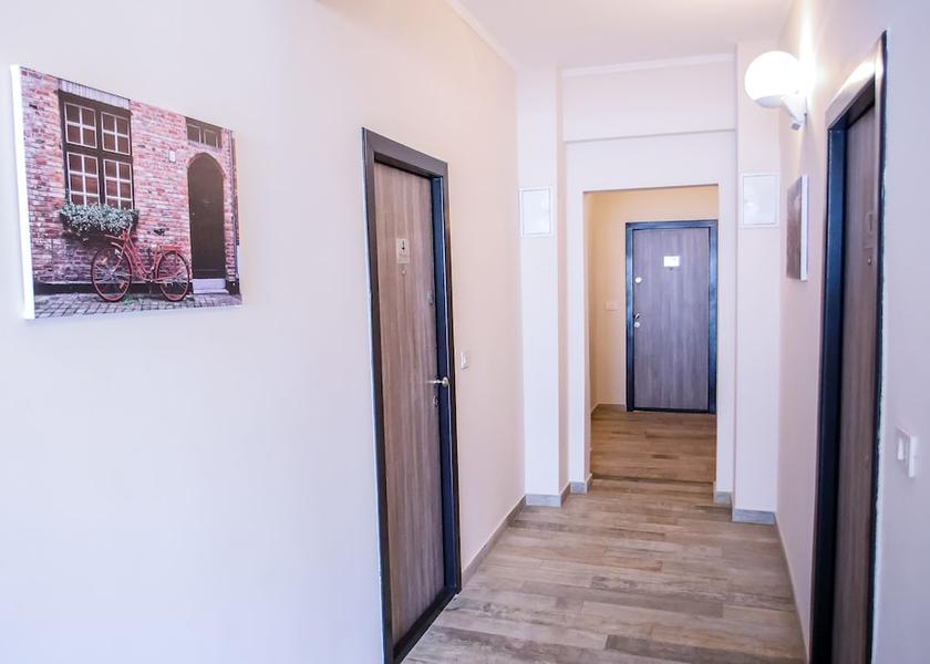  Iasi Hallway