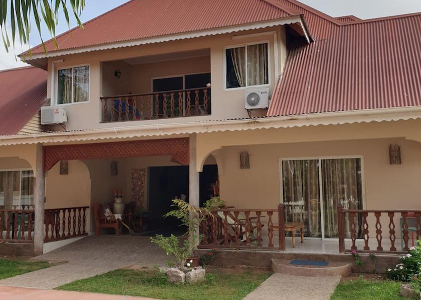  La Digue Front of property
