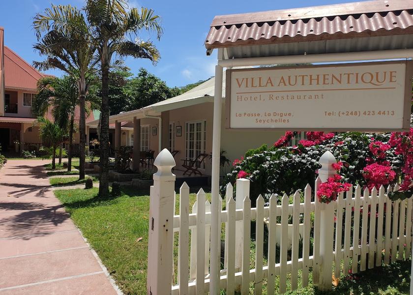  La Digue Front of property